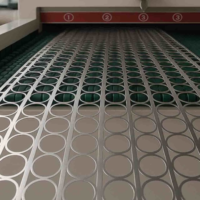 Precyzyjne trawienie rolka-do-rolki dla masowej produkcji z dużą prędkością